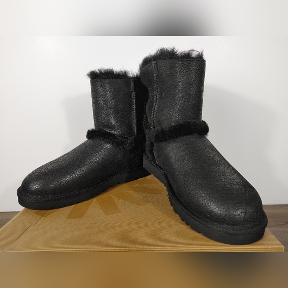 Brand New Women's UGG Australia Airehart Black Boots - Picture 5 of 10